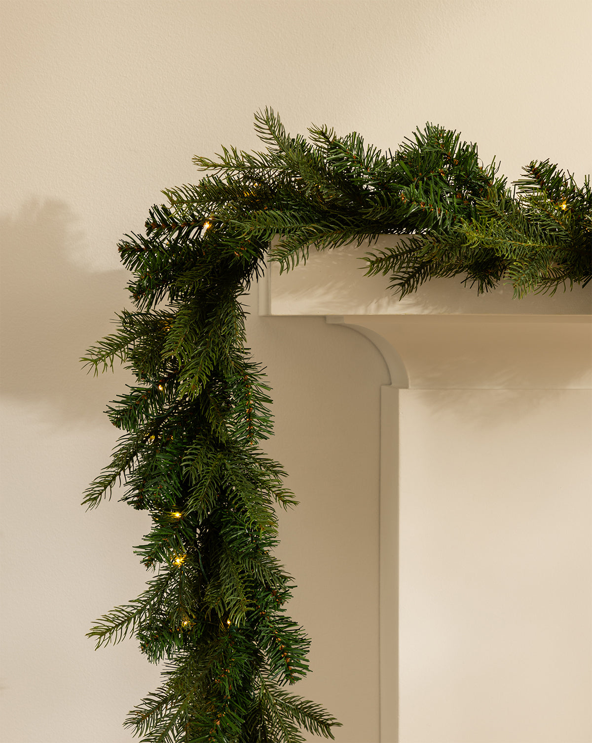 9' Pre-Lit Grandis Garland Indoor/Outdoor Garland