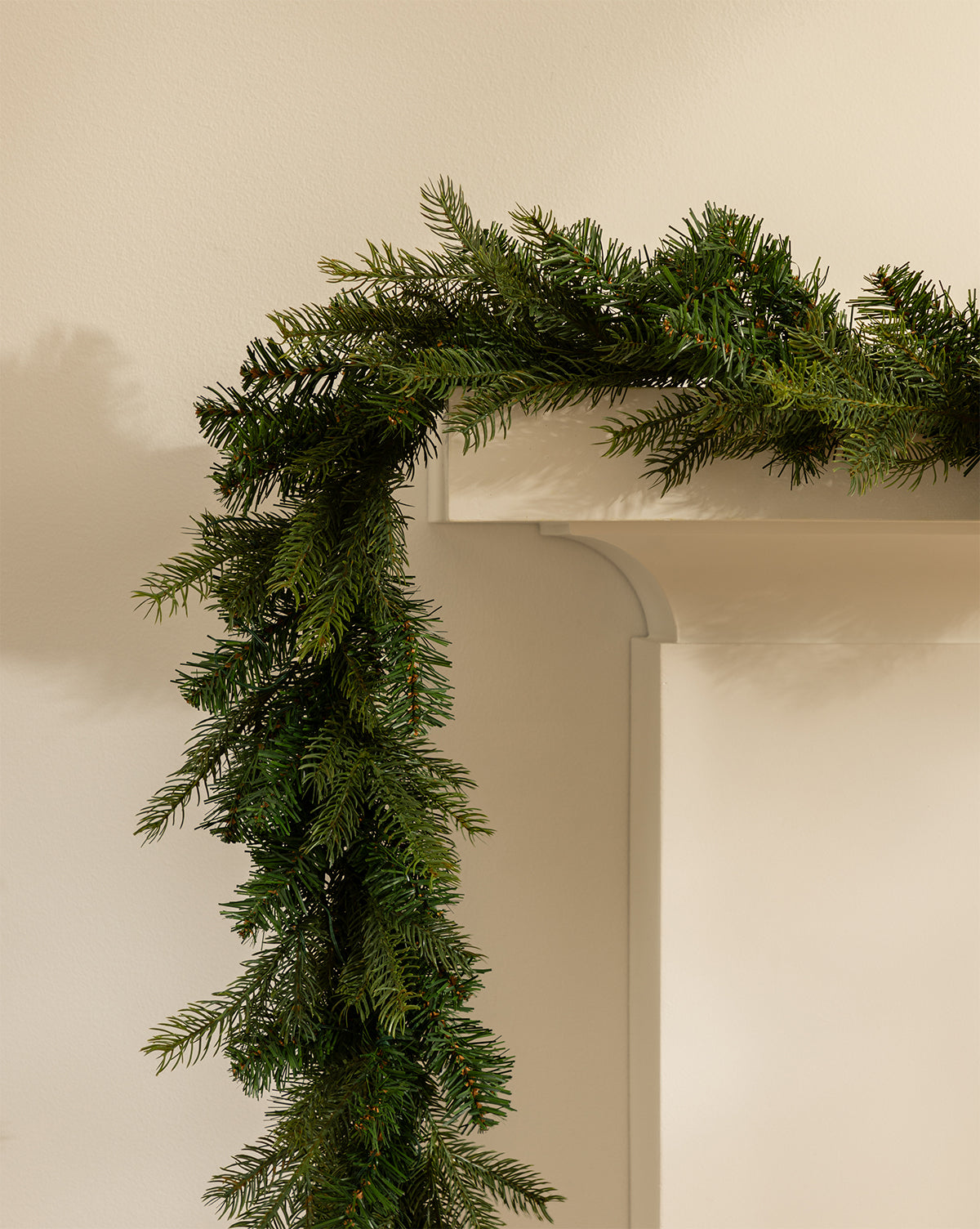 9' Pre-Lit Grandis Garland Indoor/Outdoor Garland