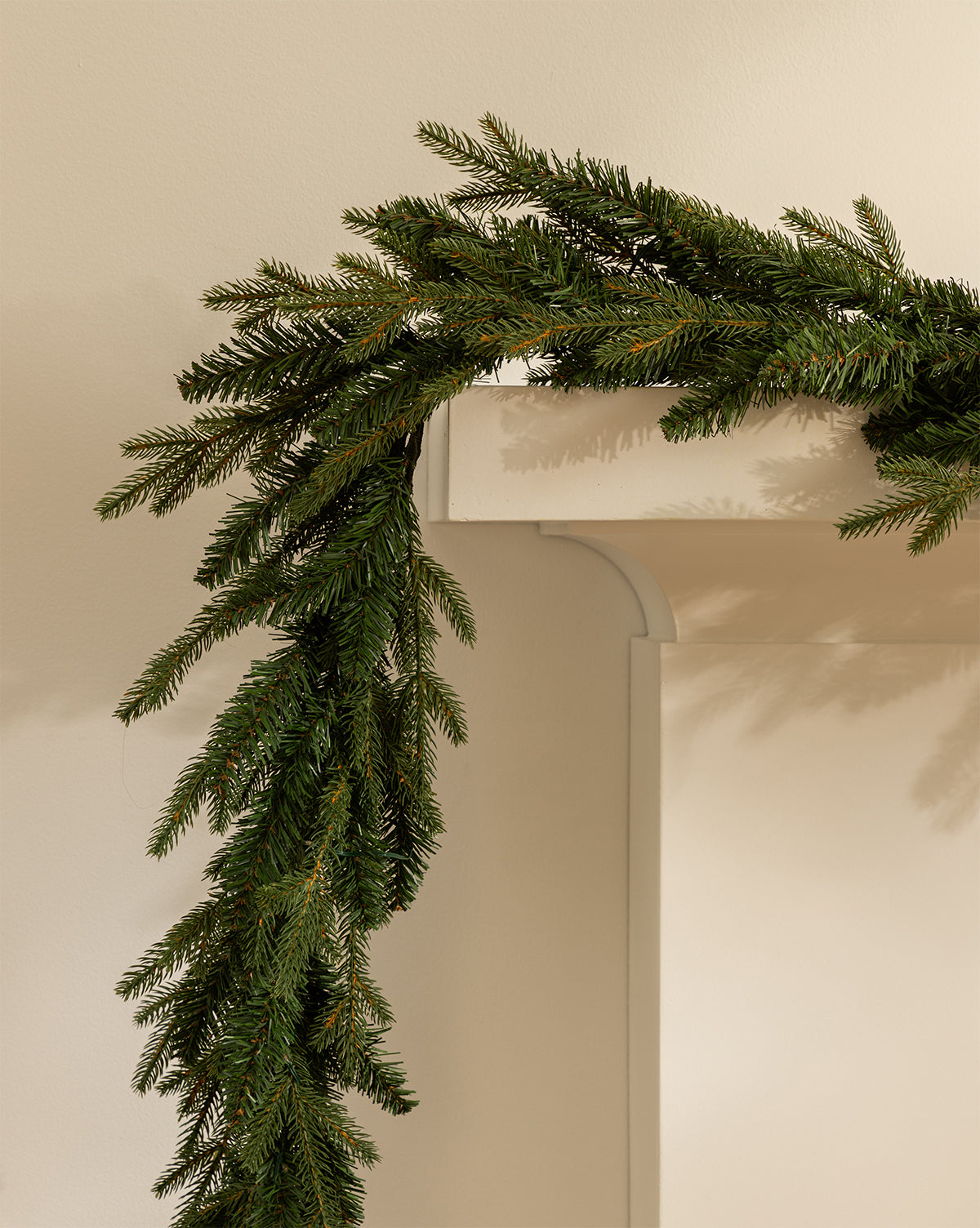 9' Pre-Lit Norway Garland Indoor/Outdoor