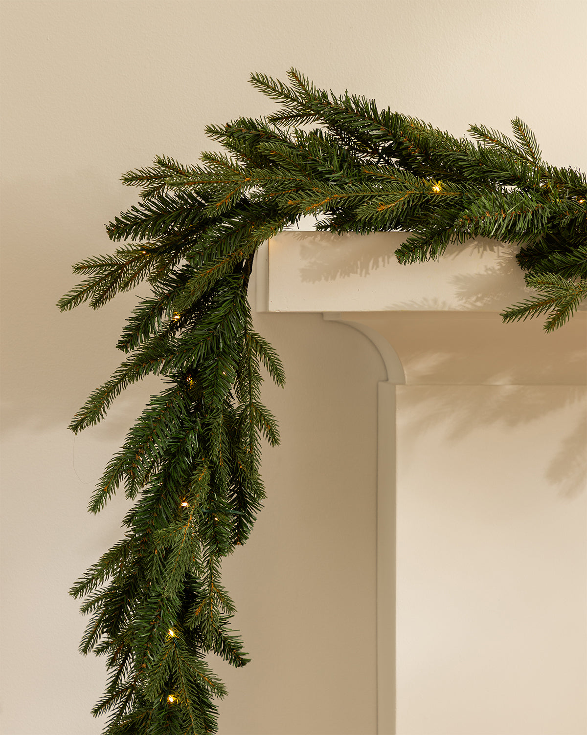 9' Pre-Lit Norway Garland Indoor/Outdoor