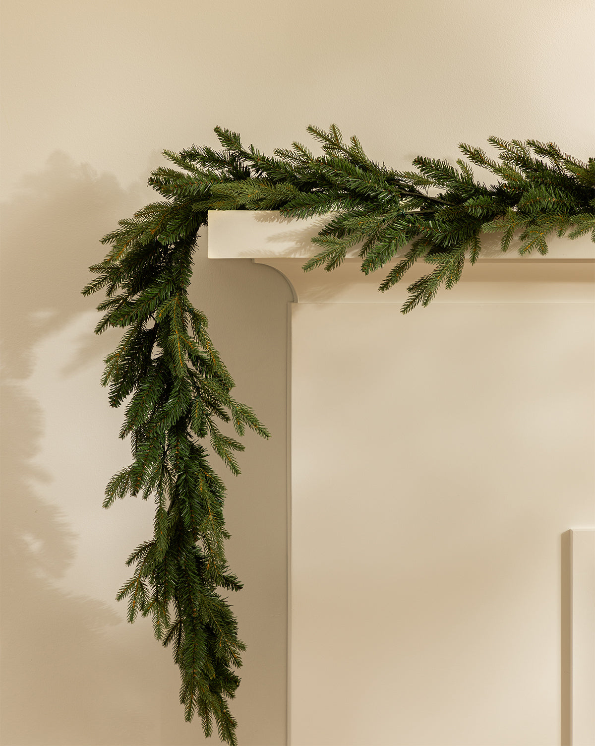 9' Pre-Lit Norway Garland Indoor/Outdoor