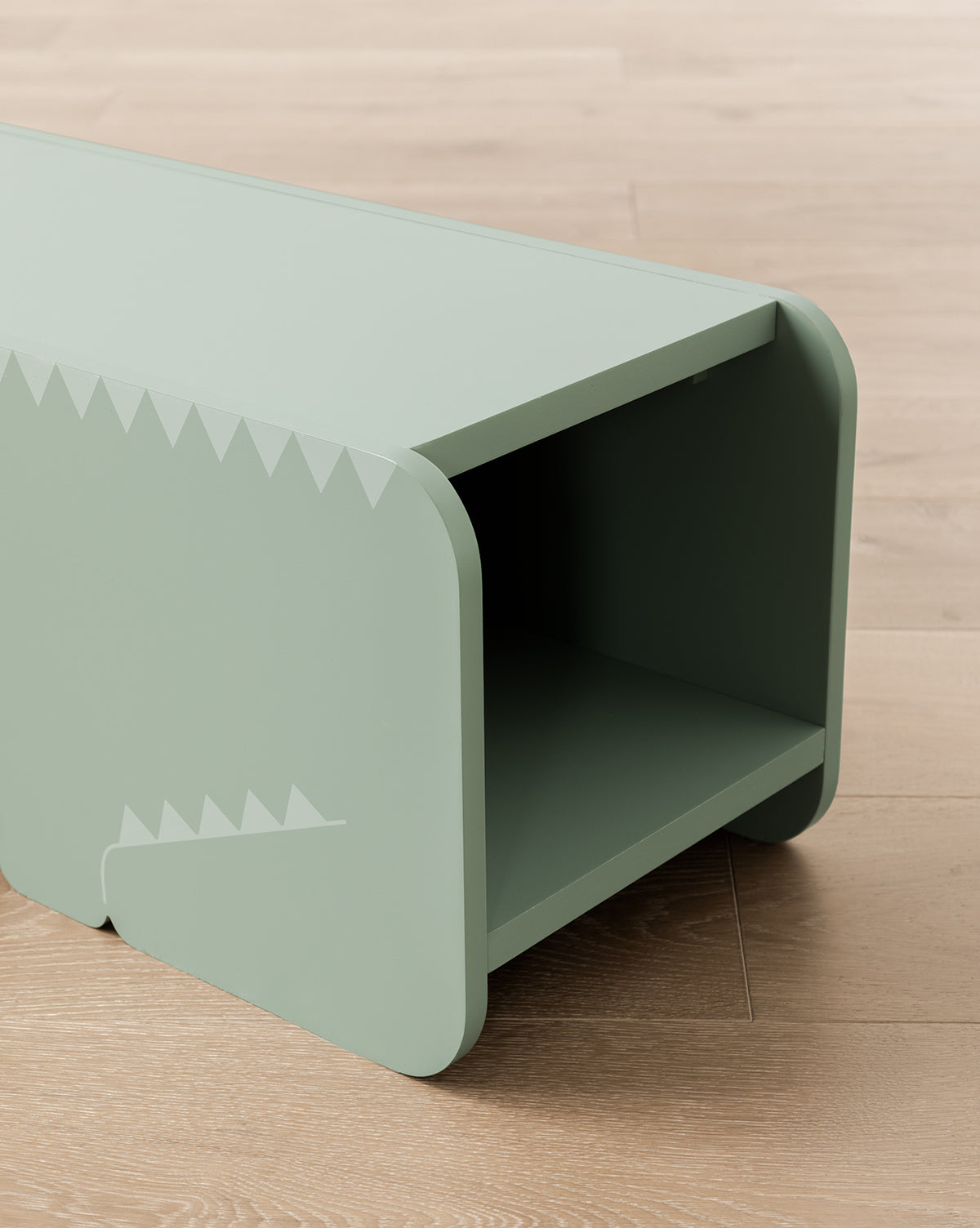 Alligator Storage Bench