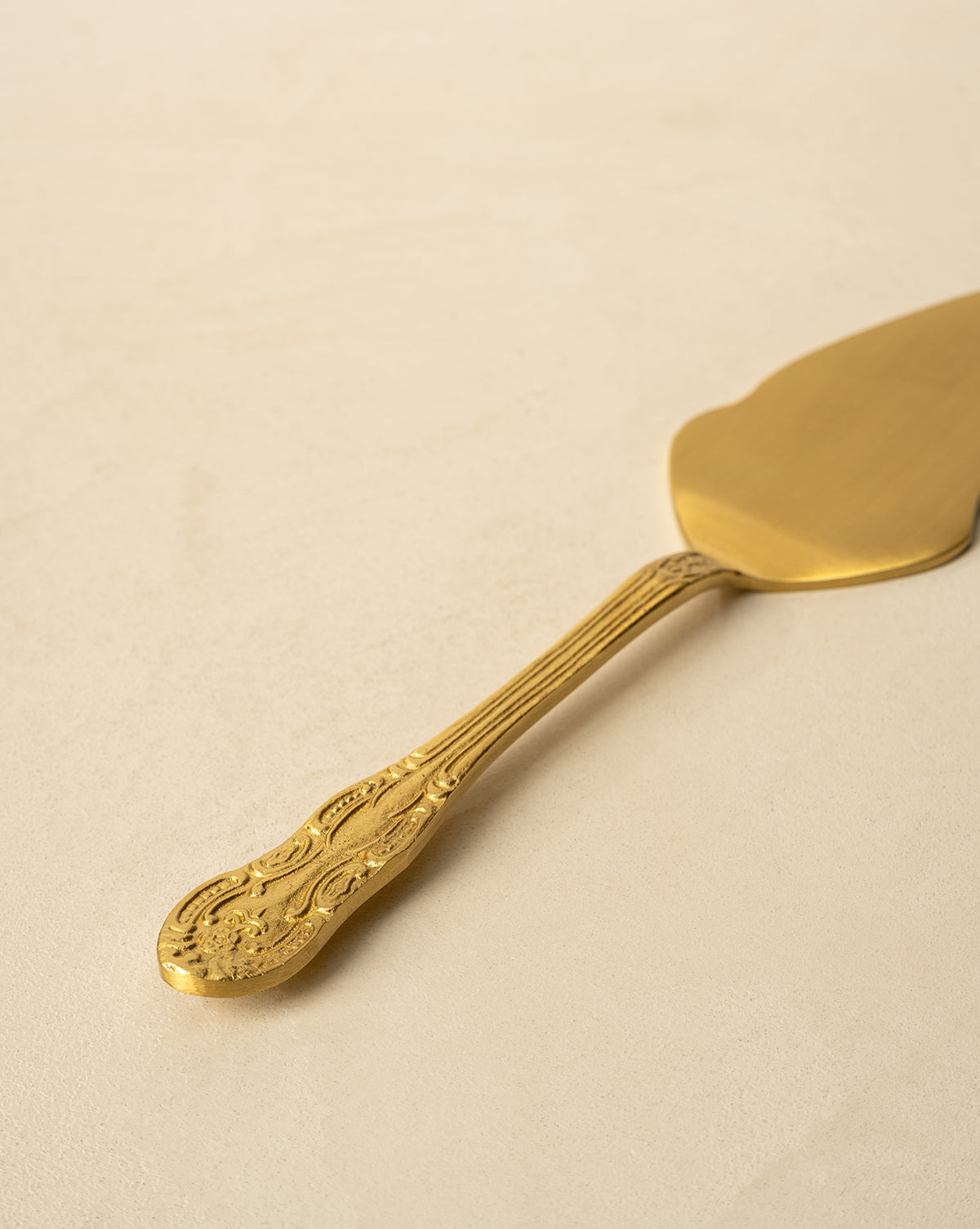 Brass Cake Server with Drawstring Bag