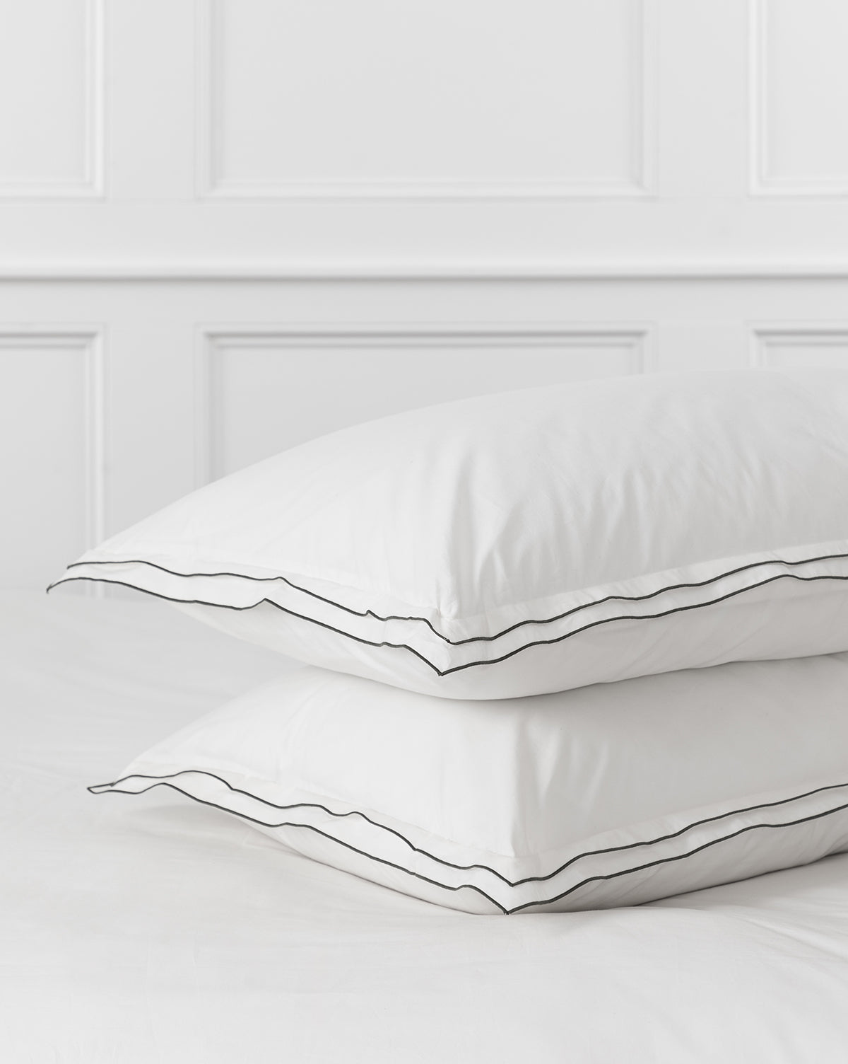 Devlin White Duvet Cover & Sham Set