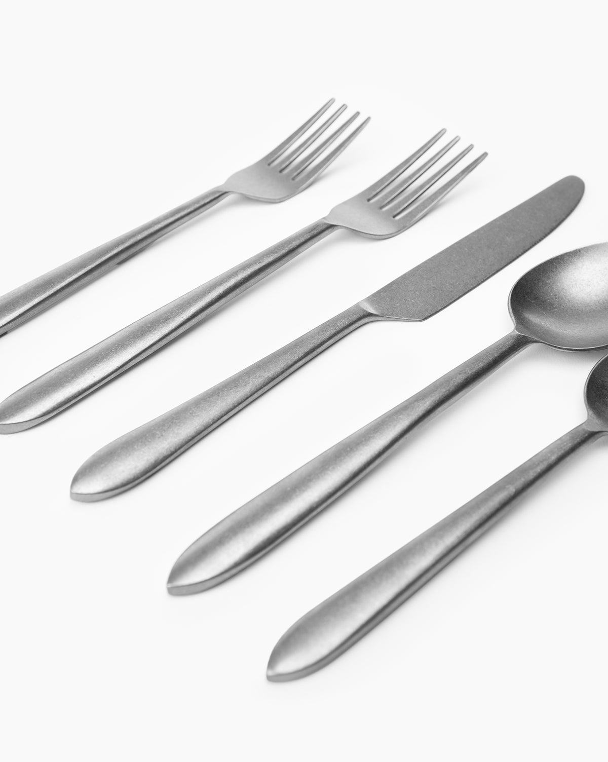 Lilia Flatware (Set of 5)