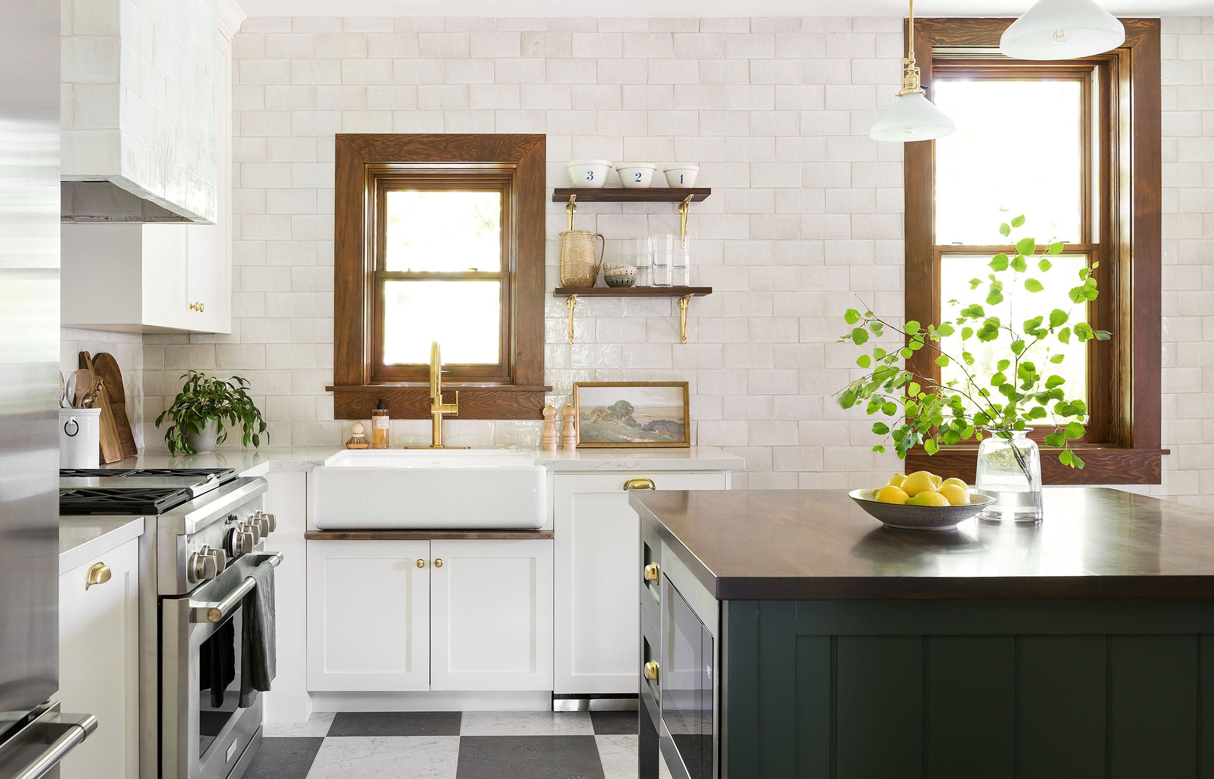 https://www.mcgeeandco.com/cdn/shop/t/373/assets/stl-timeless-tudor-kitchen-center.jpg?v=116826453811204151271703181724